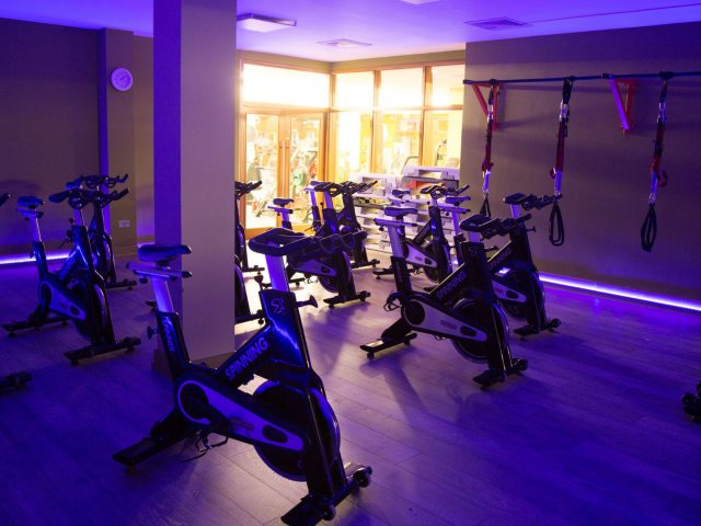 spin_room_with_bikes