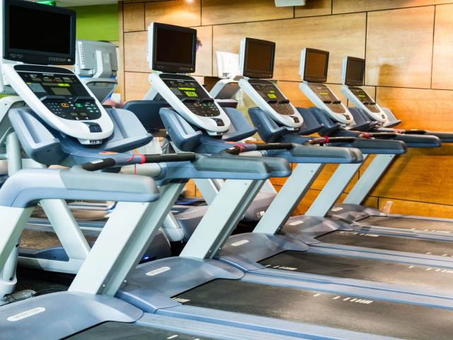 treadmills_in_gym