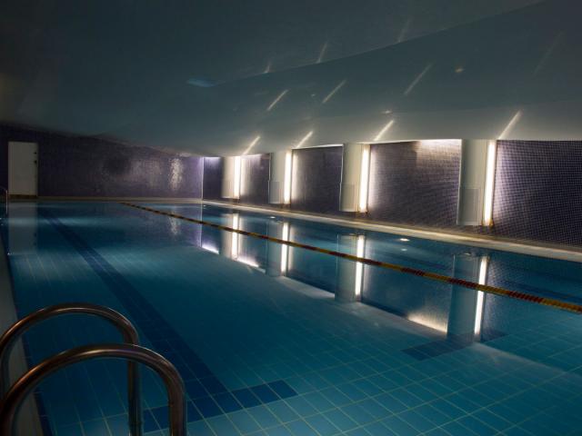 indoor_swimming_pool